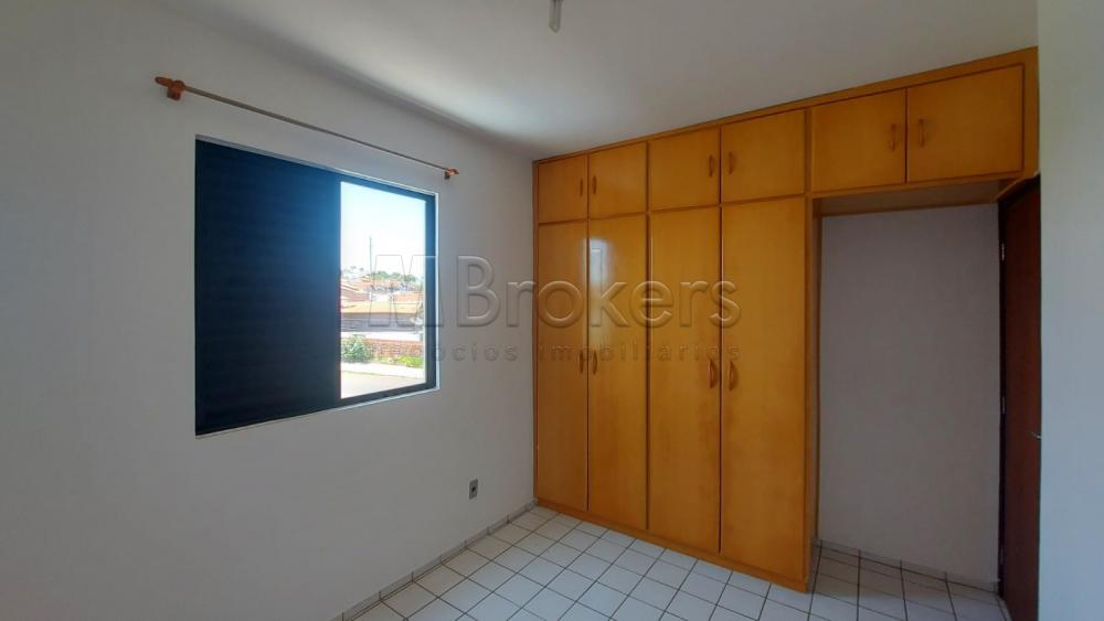 Comprar Apartamento / Padrão em Botucatu R$ 190.000,00 - Foto 12