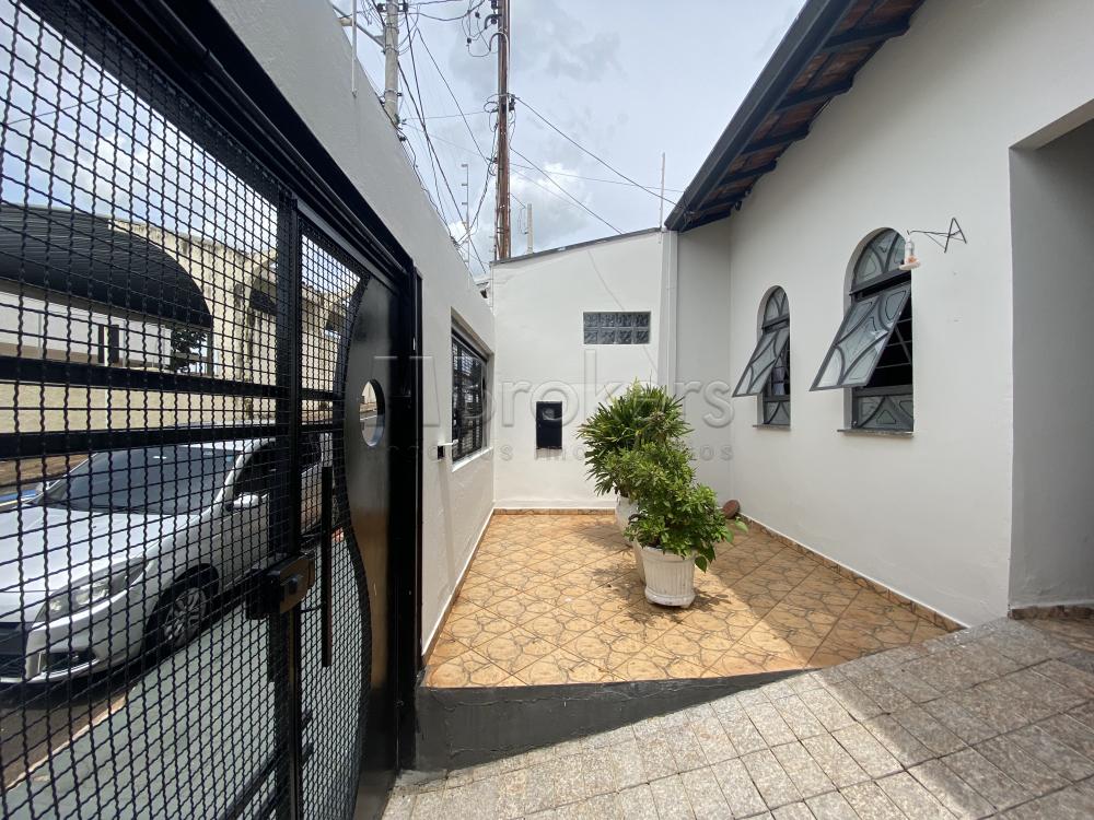 Comprar Casa / Residencia em Botucatu R$ 380.000,00 - Foto 1