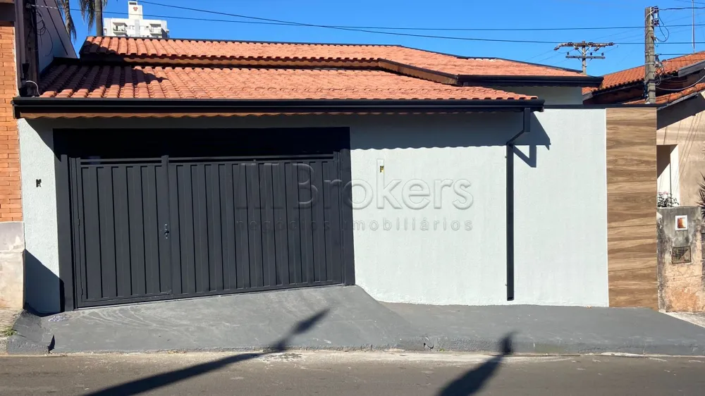 Comprar Casa / Residencia em Botucatu R$ 680.000,00 - Foto 1