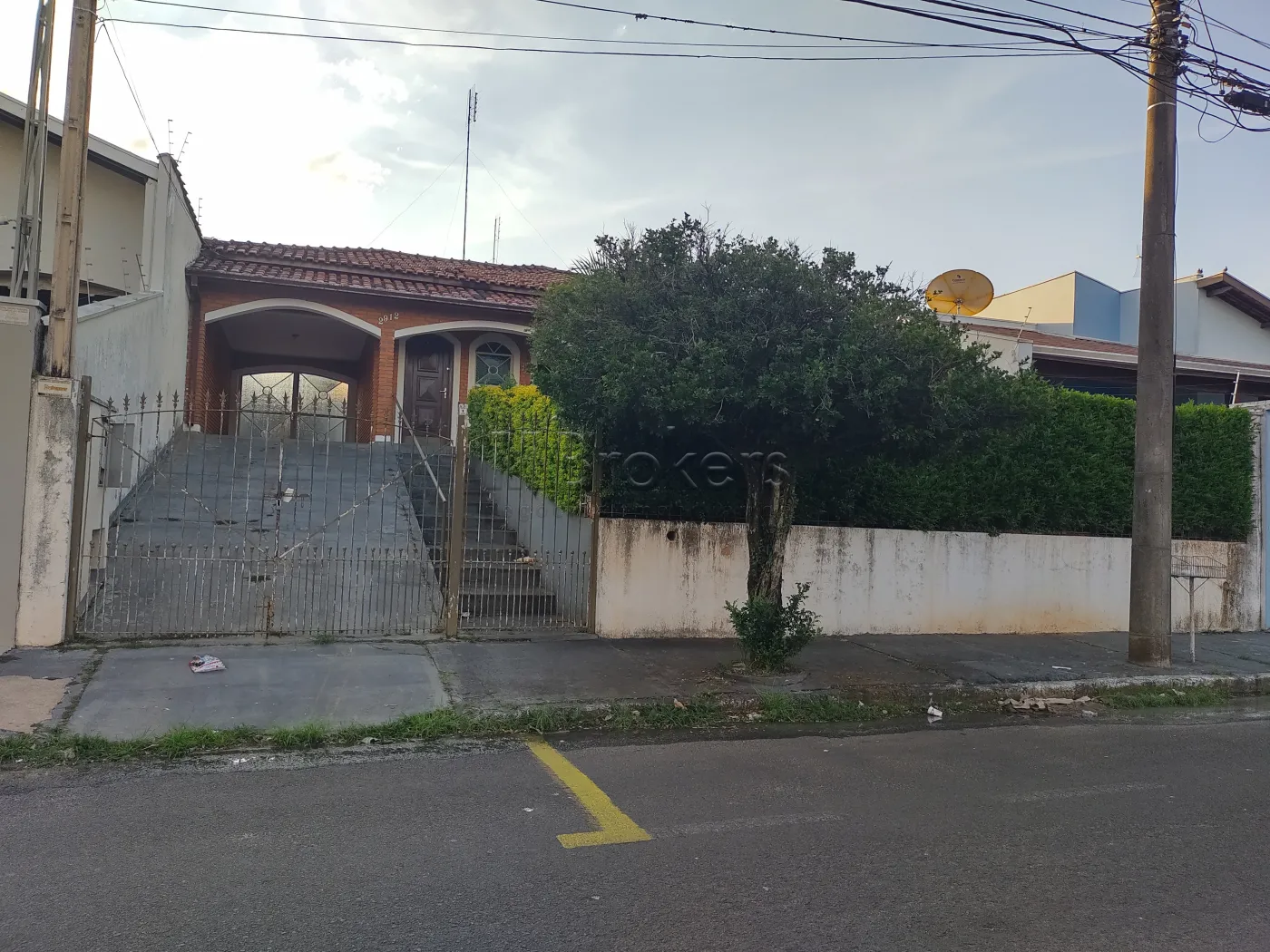 Comprar Casa / Padrão em Botucatu R$ 650.000,00 - Foto 1