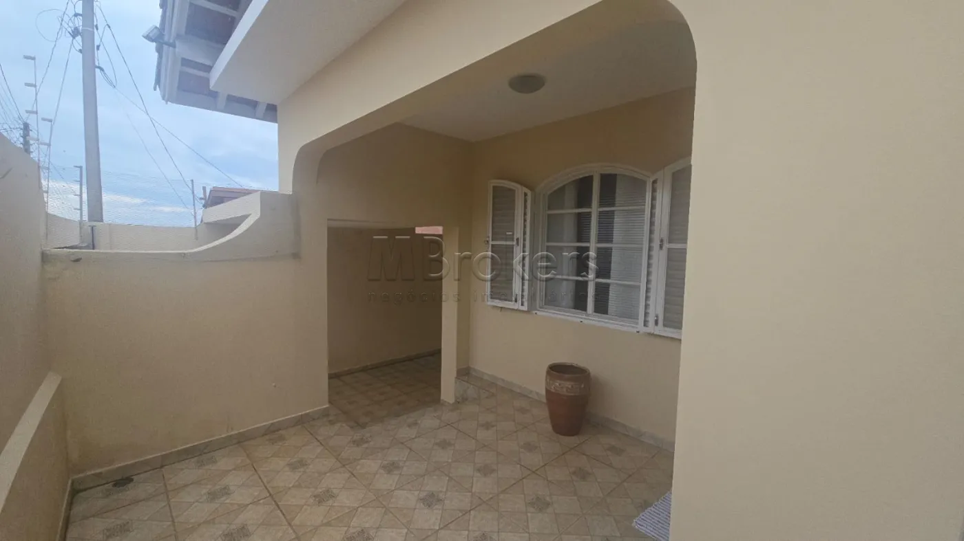 Comprar Casa / Padrão em Botucatu R$ 430.000,00 - Foto 1