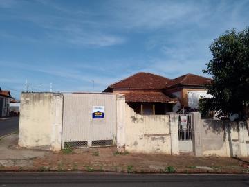 Alugar Casa / Padrão em Sao Manuel. apenas R$ 530.000,00