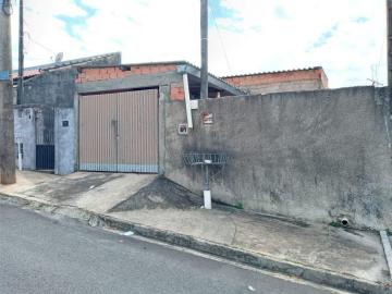 Alugar Casa / Padrão em Botucatu. apenas R$ 220.000,00