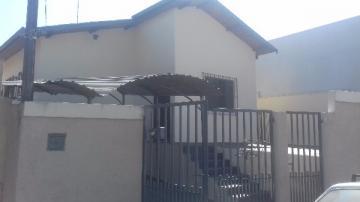 Alugar Casa / Residencia em Botucatu. apenas R$ 1.200,00