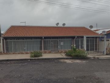 Alugar Casa / Padrão em Botucatu. apenas R$ 320.000,00