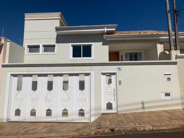 Alugar Casa / Padrão em Botucatu. apenas R$ 810.000,00
