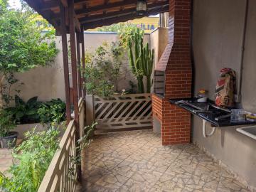 Casa com 03 Quartos sendo 01 Suíte, muito bem localizada.