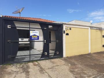 Alugar Casa / Padrão em São Manuel. apenas R$ 380.000,00