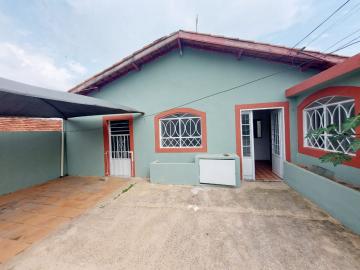 Alugar Casa / Padrão em Botucatu. apenas R$ 215.000,00