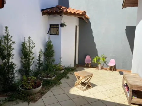 Alugar Casa / Padrão em Botucatu. apenas R$ 1.500,00