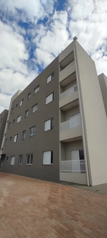 Alugar Apartamento / Padrão em Botucatu. apenas R$ 1.400,00