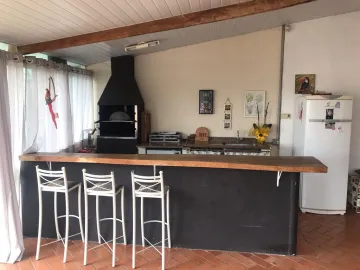 imagem 3 - CASA À VENDA COM CÔMODOS ESPAÇOSOS E ÁREA FRONTAL GRAMADA EM UM DOS MELHORES BAIRROS DA CIDADE, PRINCIPALMENTE PELA FACILIDADE DE ACESSO AO CENTRO, À UNESP E À AVENIDA MAIS PRÓSPERA DE BOTUCATU. imagem 3 - CASA À VENDA COM CÔMODOS ESPAÇOSOS E ÁREA FRONTAL GRAMADA EM UM DOS MELHORES BAIRROS DA CIDADE, PRINCIPALMENTE PELA FACILIDADE DE ACESSO AO CENTRO, À UNESP E À AVENIDA MAIS PRÓSPERA DE BOTUCATU.