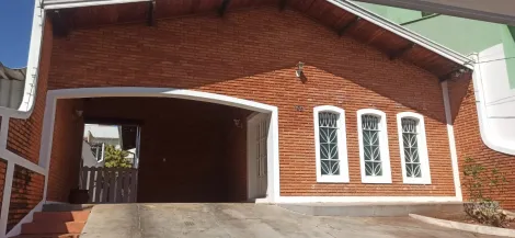 Casa em uma localização excelente da Cidade com Edícula.