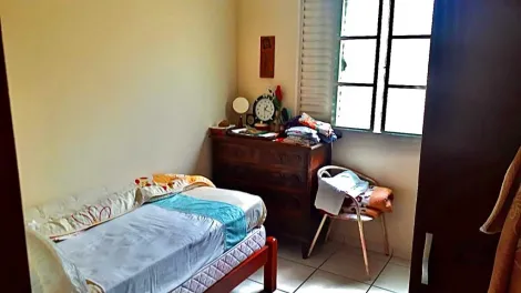 Encantadora Casa de 3 Dormitórios com Suíte e Garagem Coberta para 2 Carros, Localização Ideal!