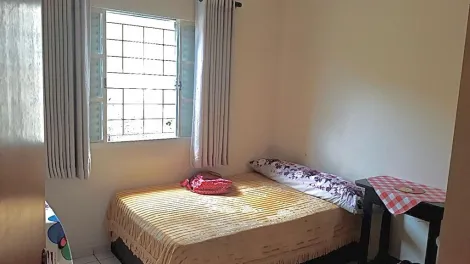 Encantadora Casa de 3 Dormitórios com Suíte e Garagem Coberta para 2 Carros, Localização Ideal!