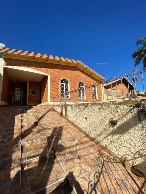 Alugar Casa / Padrão em Botucatu. apenas R$ 490.000,00
