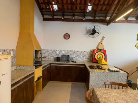Casa com 03 Quartos na Vila Antártica sendo 02 Suítes
