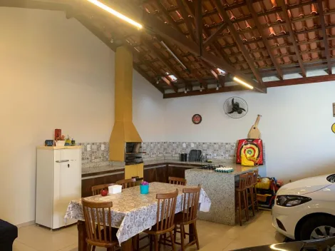 Casa com 03 Quartos na Vila Antártica sendo 02 Suítes
