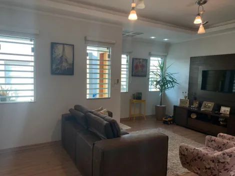 Casa com 03 Quartos na Vila Antártica sendo 02 Suítes
