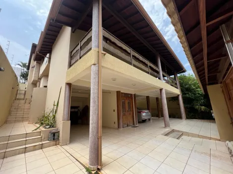 Residência Luxuosa em Região Nobre: Descubra este Sobrado Avarandado com Amenidades de Prestígio