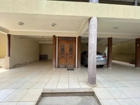 Residência Luxuosa em Região Nobre: Descubra este Sobrado Avarandado com Amenidades de Prestígio