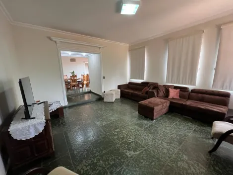 Residência de Luxo em Bairro Nobre: Sobrado com Amenidades Excepcionais e Vista Deslumbrante