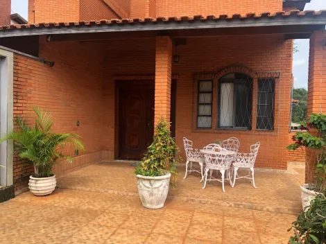 Residência de Luxo em Bairro Nobre: Sobrado com Amenidades Excepcionais e Vista Deslumbrante