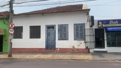 Imóvel no Centro de Botucatu-SP, Rua Curuzu.
