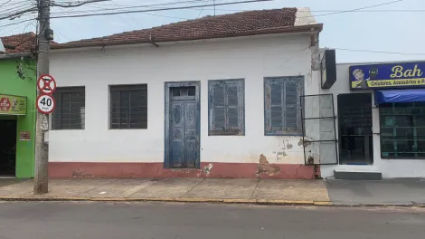 Imóvel no Centro de Botucatu-SP, Rua Curuzu.