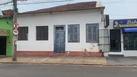 Imóvel no Centro de Botucatu-SP, Rua Curuzu.