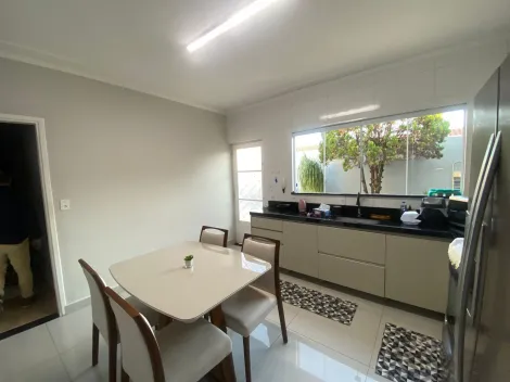Casa com Piscina e área de Lazer no Jardim Paraíso II