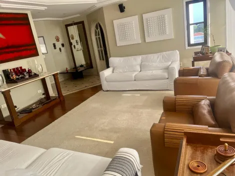 Vendo Apartamento com 03 Suítes e 225m² de área útil