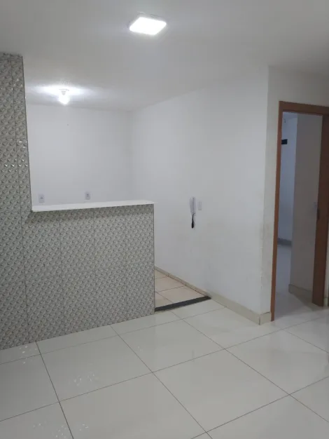 Ótima Oportunidade Apartamento com localização privilegiada, com quintal contendo: Sala Cozinha 2 Dormitórios Banheiro social