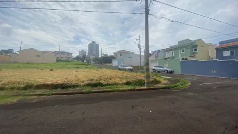 Lote de esquina no Jardim Bom Pastor