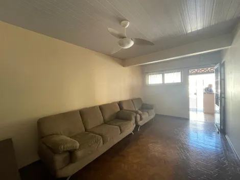 Alugar Casa / Padrão em Botucatu. apenas R$ 350.000,00