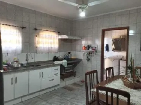 imagem 3 - Casa em amplo terreno, com Piscina e uma área verde fantástica imagem 3 - Casa em amplo terreno, com Piscina e uma área verde fantástica