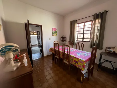 imagem 5 - Residência Estratégica com Amplo Terreno e Edícula Completa: 3 Dormitórios, Quintal Generoso e Proximidade a Comércio, Igreja e Bancos. imagem 5 - Residência Estratégica com Amplo Terreno e Edícula Completa: 3 Dormitórios, Quintal Generoso e Proximidade a Comércio, Igreja e Bancos.