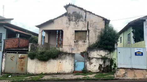 Alugar Casa / Padrão em Botucatu. apenas R$ 297.000,00