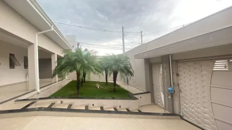 Alugar Casa / Padrão em Botucatu. apenas R$ 1.100.000,00