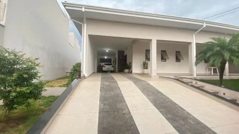 imagem 2 - Casa de Esquina, ampla, arejada e com uma ampla varanda na frente com jardim. imagem 2 - Casa de Esquina, ampla, arejada e com uma ampla varanda na frente com jardim.