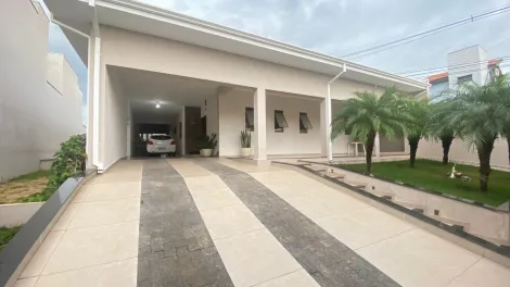 imagem 3 - Casa de Esquina, ampla, arejada e com uma ampla varanda na frente com jardim. imagem 3 - Casa de Esquina, ampla, arejada e com uma ampla varanda na frente com jardim.