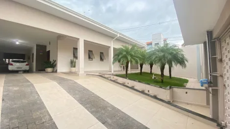 imagem 4 - Casa de Esquina, ampla, arejada e com uma ampla varanda na frente com jardim. imagem 4 - Casa de Esquina, ampla, arejada e com uma ampla varanda na frente com jardim.