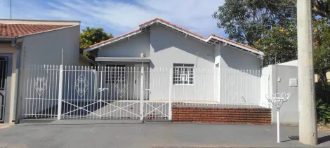 Alugar Casa / Padrão em Botucatu. apenas R$ 2.200,00