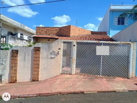 Alugar Casa / Padrão em Botucatu. apenas R$ 450.000,00